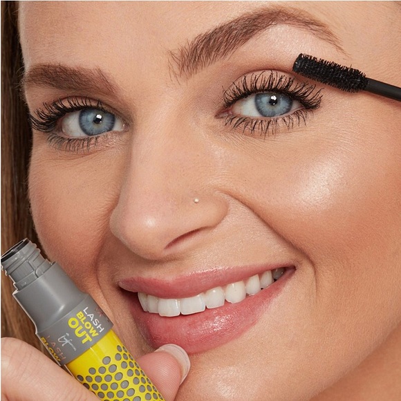 IT Cosmetics Lash Blowout x Drybar Mascara - Picture 4 of 11